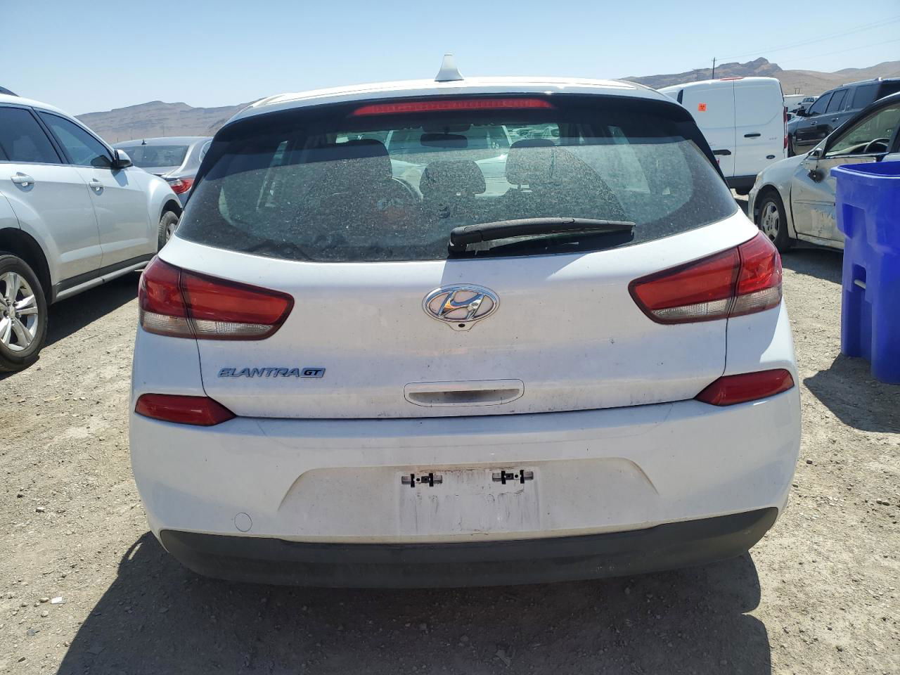 2018 Hyundai Elantra Gt  White vin: KMHH35LE0JU074104