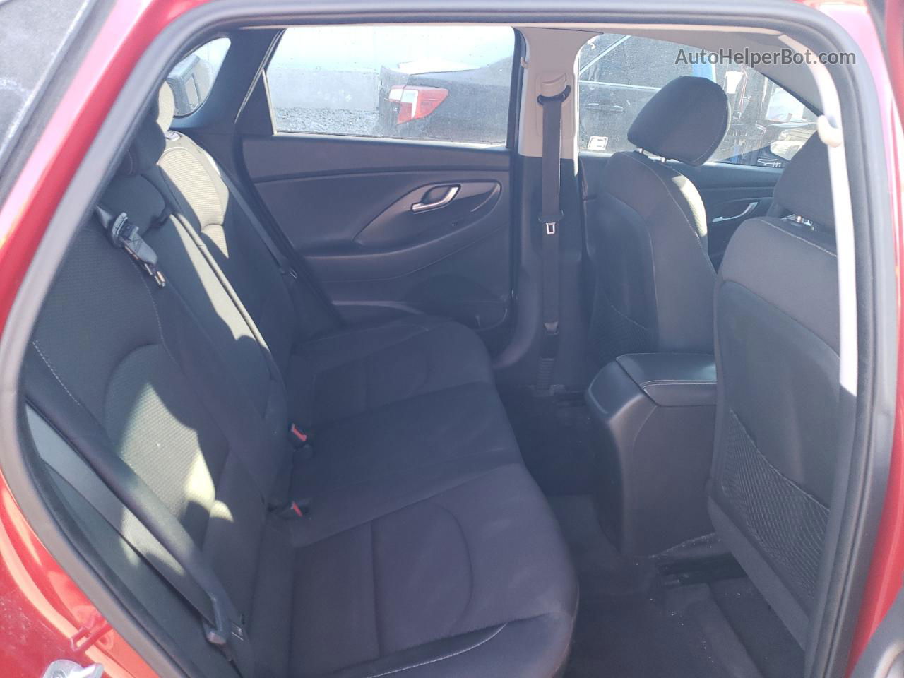 2018 Hyundai Elantra Gt  Red vin: KMHH35LE3JU014771