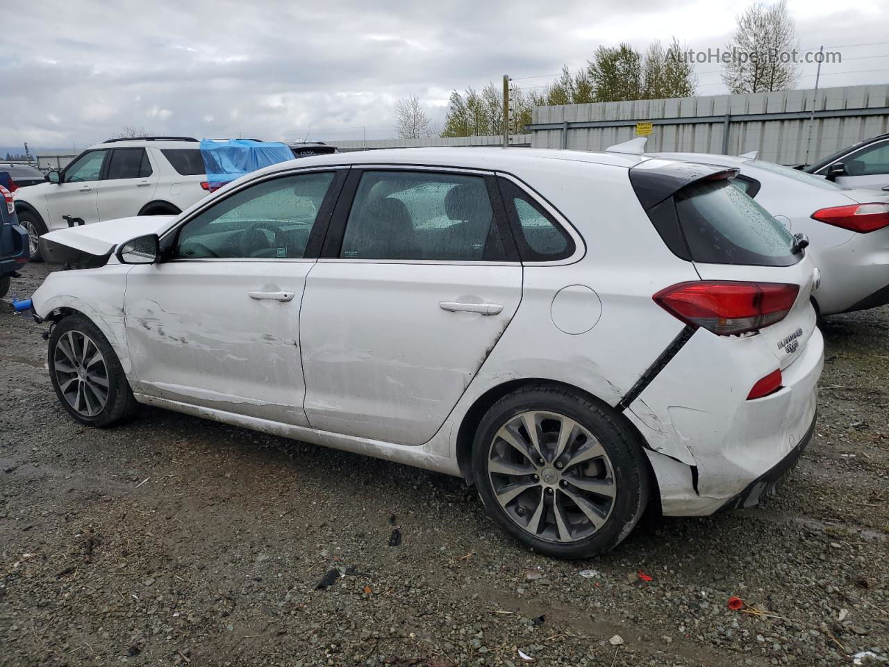 2018 Hyundai Elantra Gt  White vin: KMHH35LE3JU069091