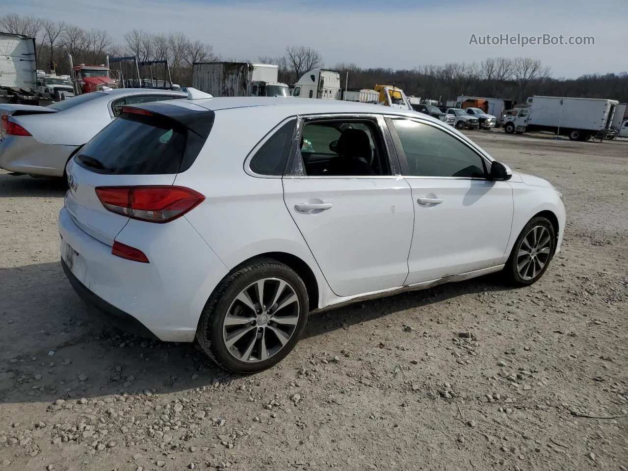 2018 Hyundai Elantra Gt  White vin: KMHH35LE8JU028925