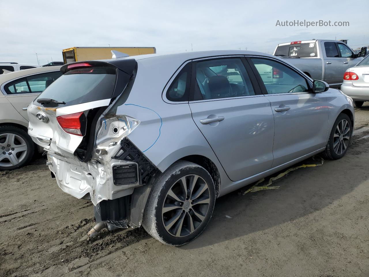 2018 Hyundai Elantra Gt  Silver vin: KMHH35LE9JU010689