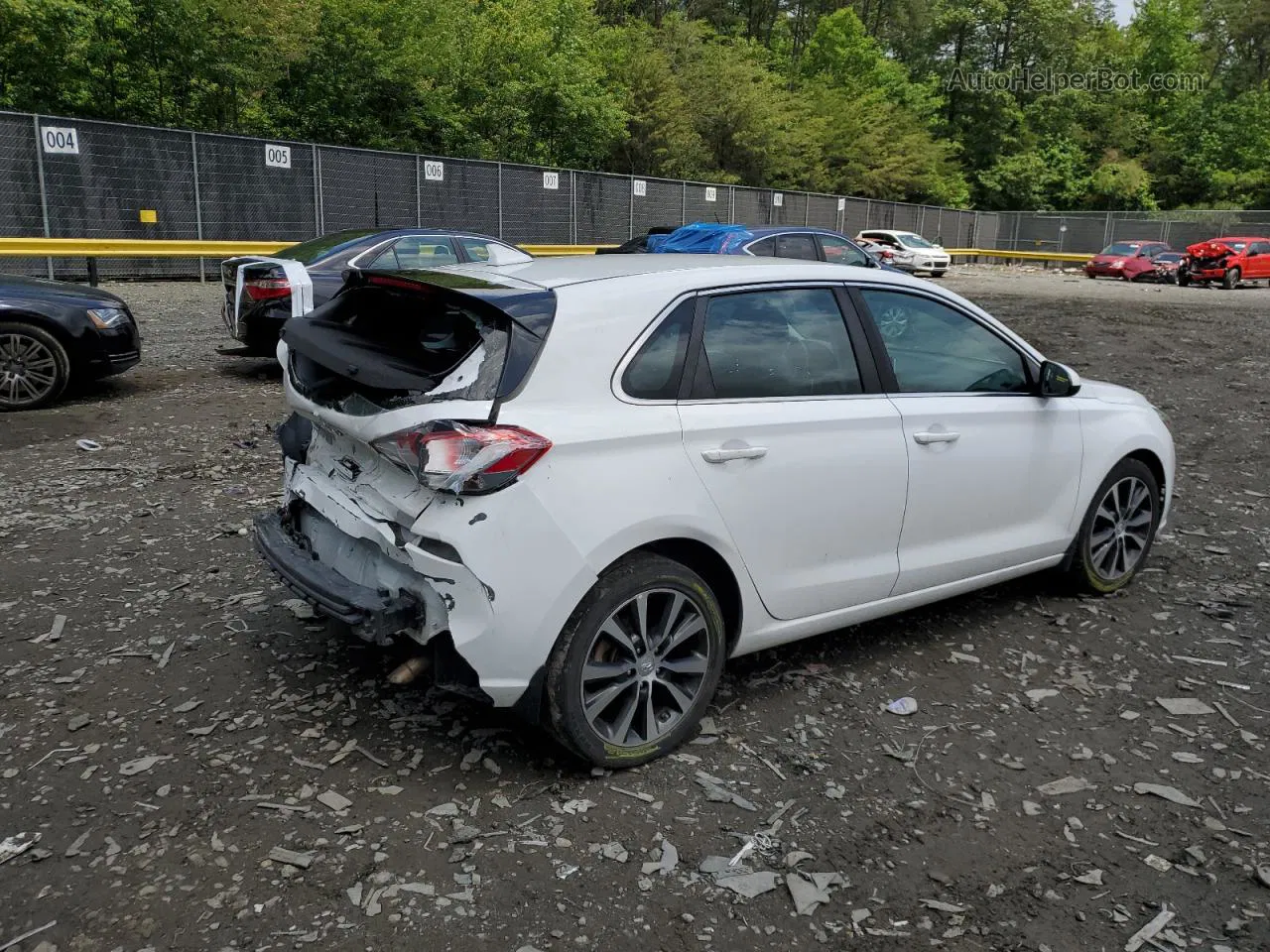 2018 Hyundai Elantra Gt  White vin: KMHH35LEXJU016596