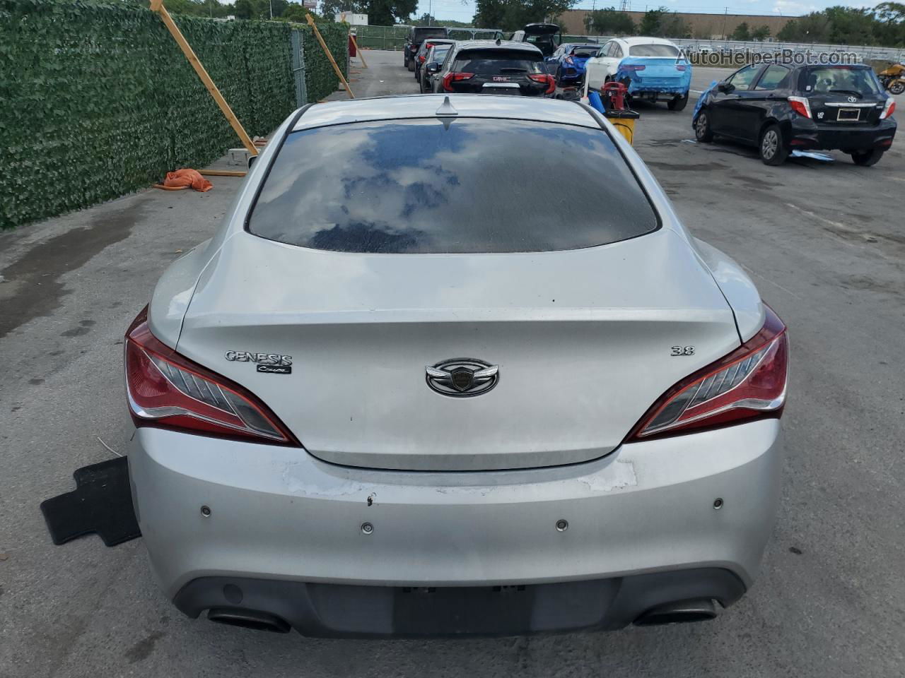 2013 Hyundai Genesis Coupe 3.8l Silver vin: KMHHU6KJ2DU092982