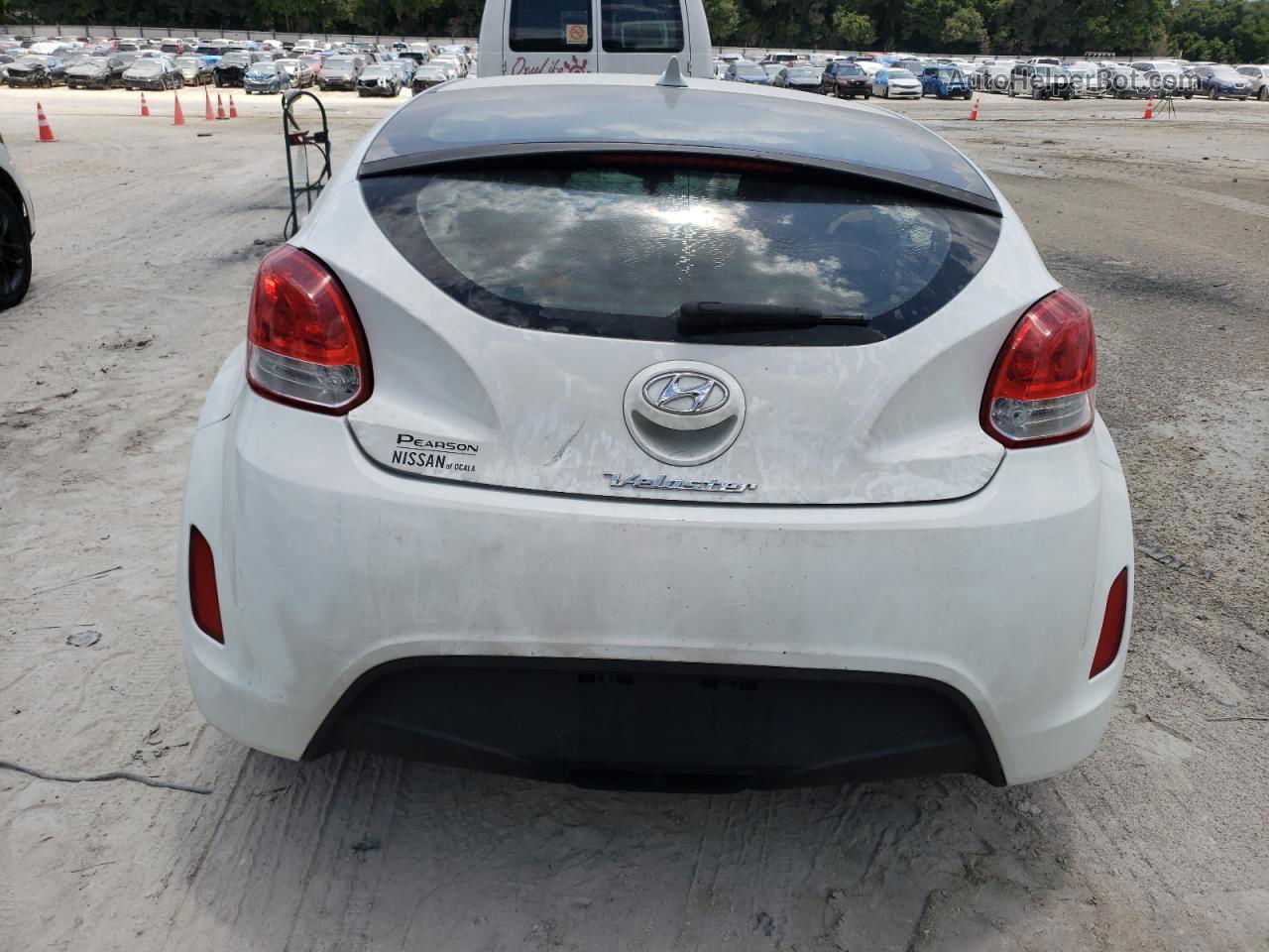 2013 Hyundai Veloster  White vin: KMHTC6AD1DU086812