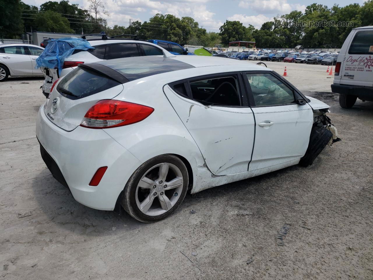 2013 Hyundai Veloster  White vin: KMHTC6AD1DU086812