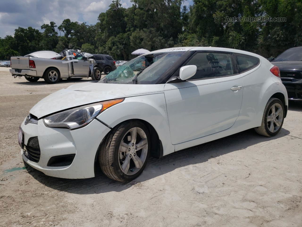 2013 Hyundai Veloster  White vin: KMHTC6AD1DU086812