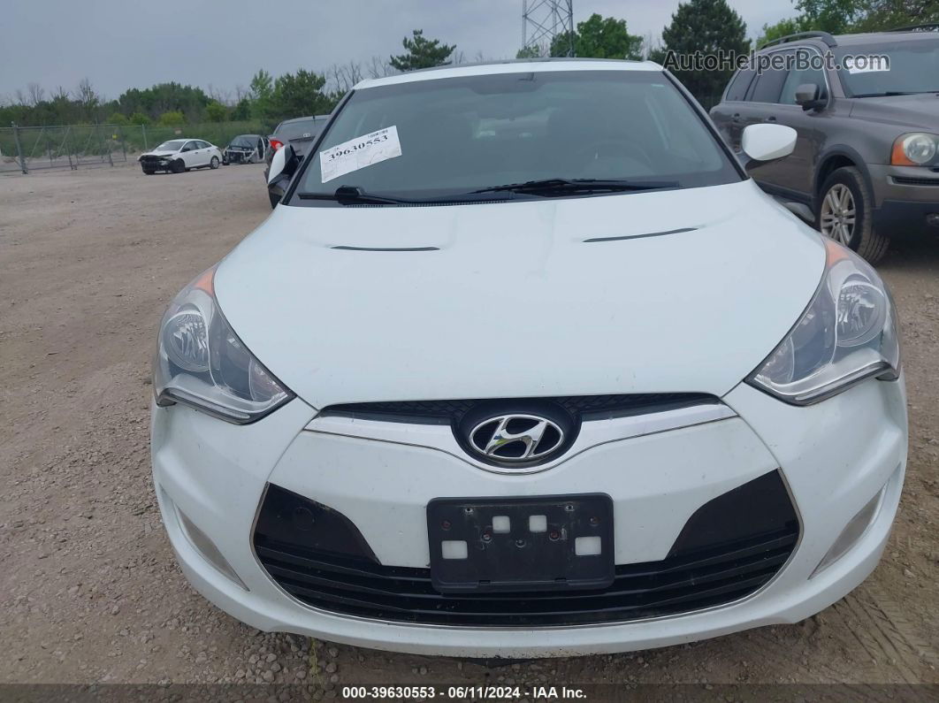 2013 Hyundai Veloster Base W/black White vin: KMHTC6AD2DU102905