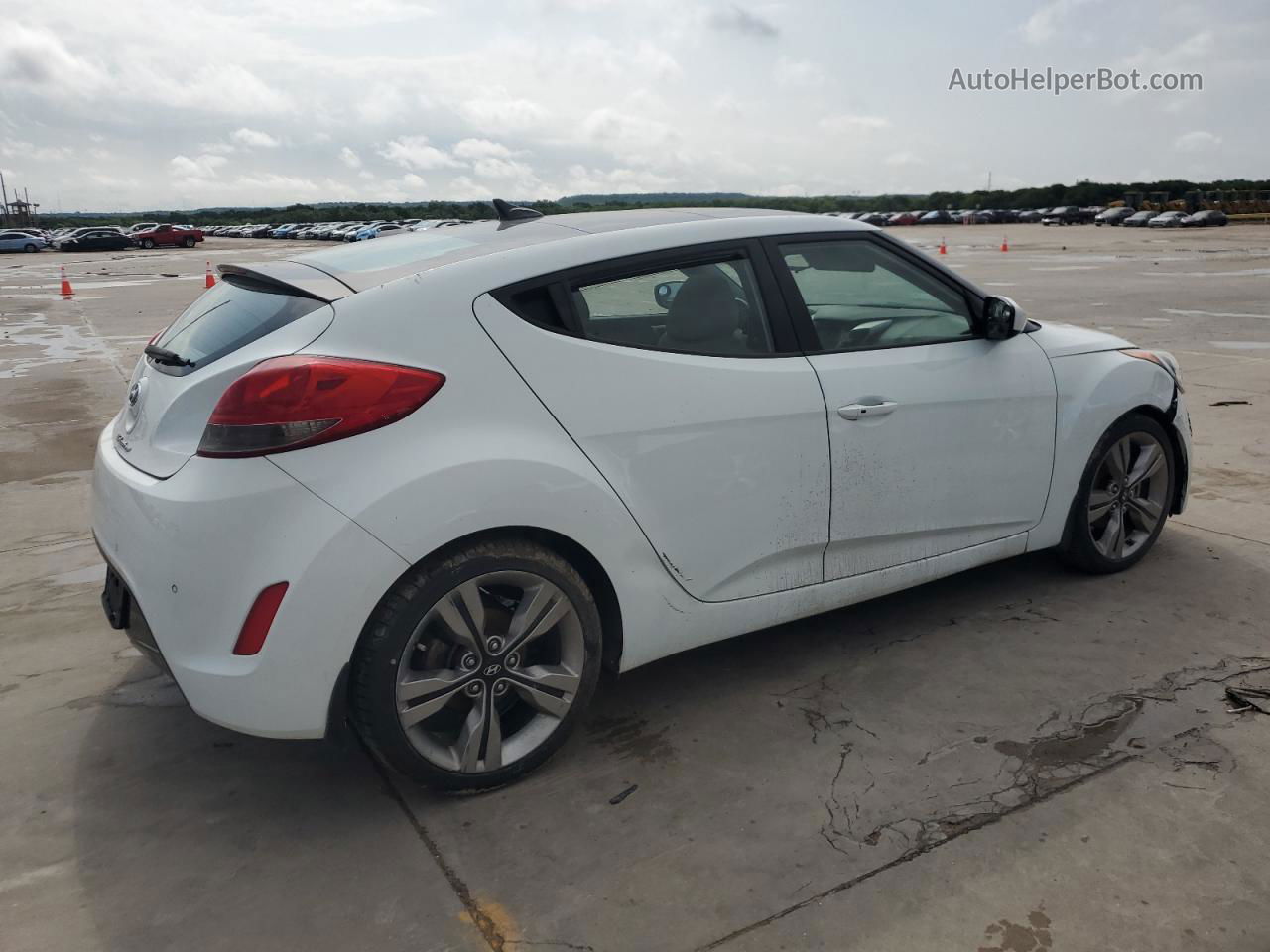 2013 Hyundai Veloster White vin: KMHTC6AD3DU103559