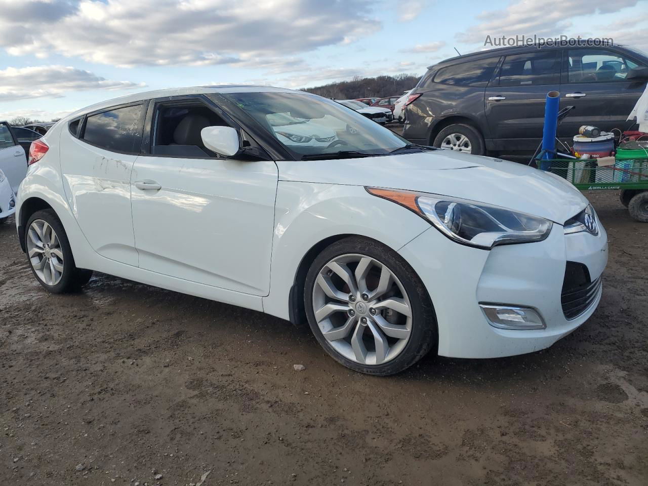 2013 Hyundai Veloster  White vin: KMHTC6AD3DU117073