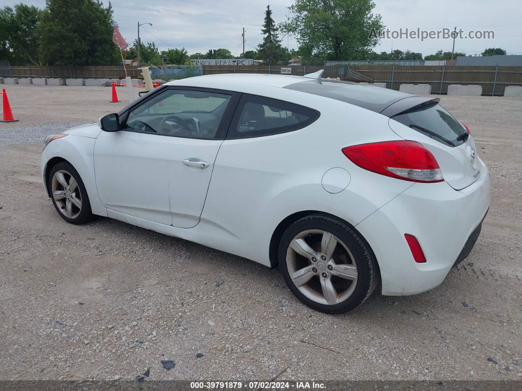 2013 Hyundai Veloster Base W/gray White vin: KMHTC6AD3DU129580