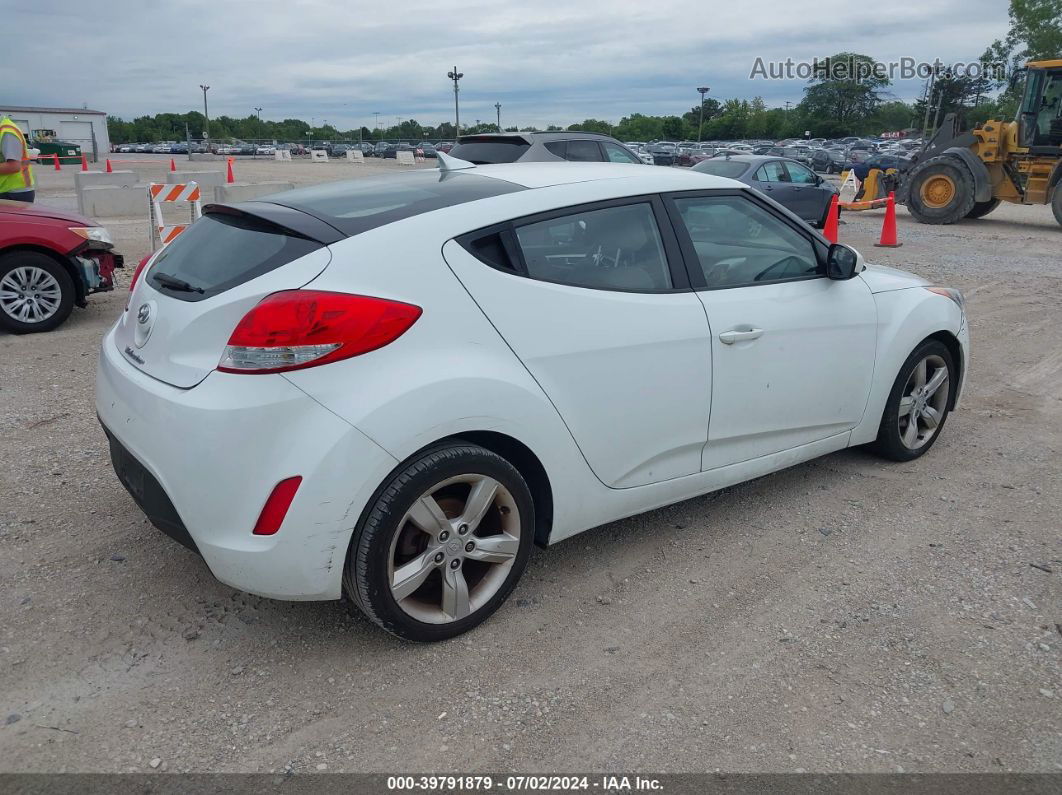 2013 Hyundai Veloster Base W/gray White vin: KMHTC6AD3DU129580