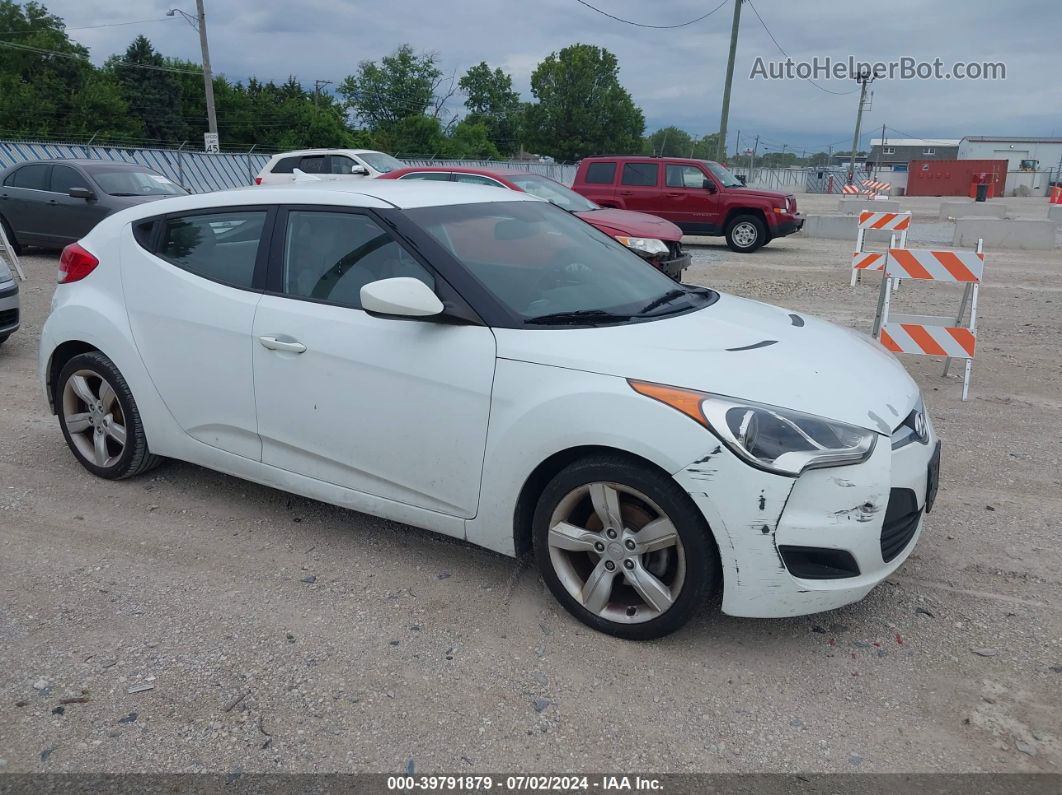 2013 Hyundai Veloster Base W/gray White vin: KMHTC6AD3DU129580