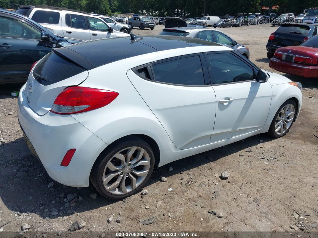 2013 Hyundai Veloster Base W/gray White vin: KMHTC6AD3DU130857