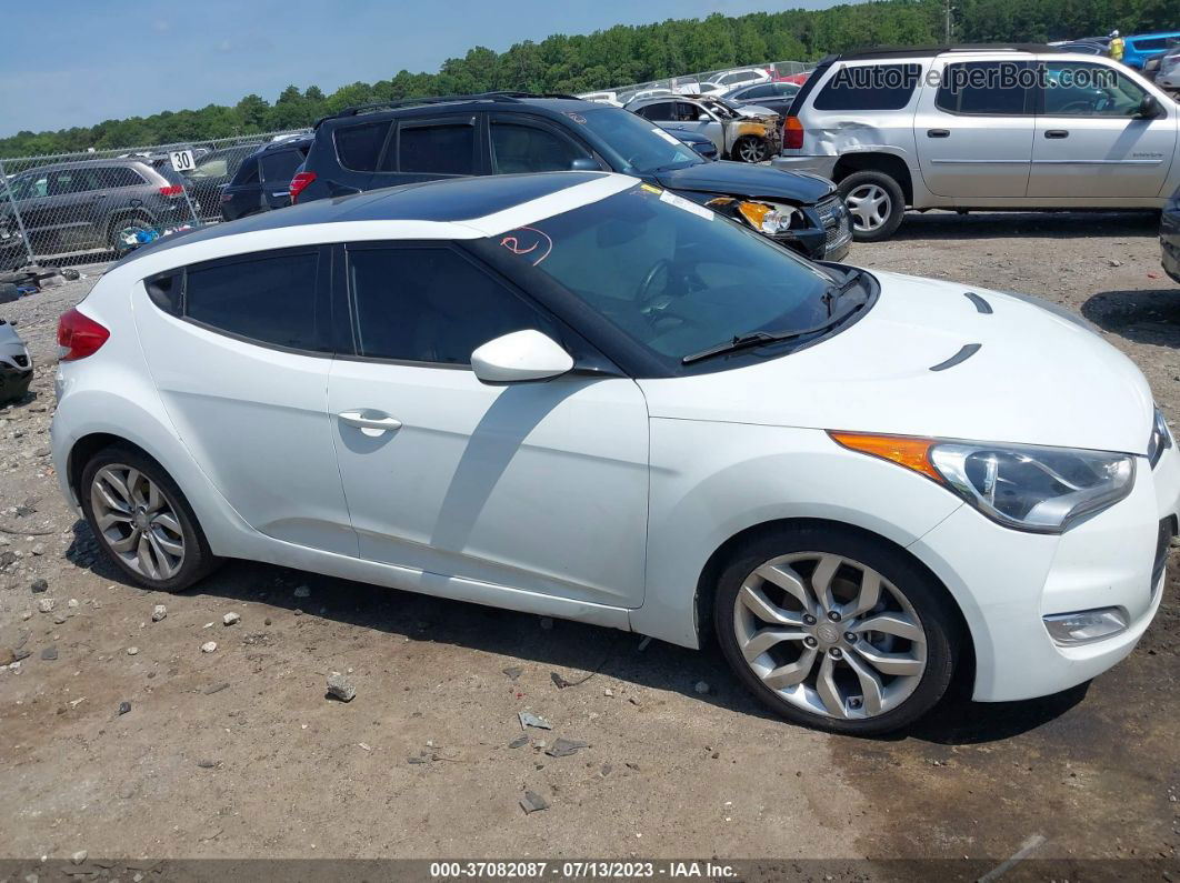 2013 Hyundai Veloster Base W/gray White vin: KMHTC6AD3DU130857