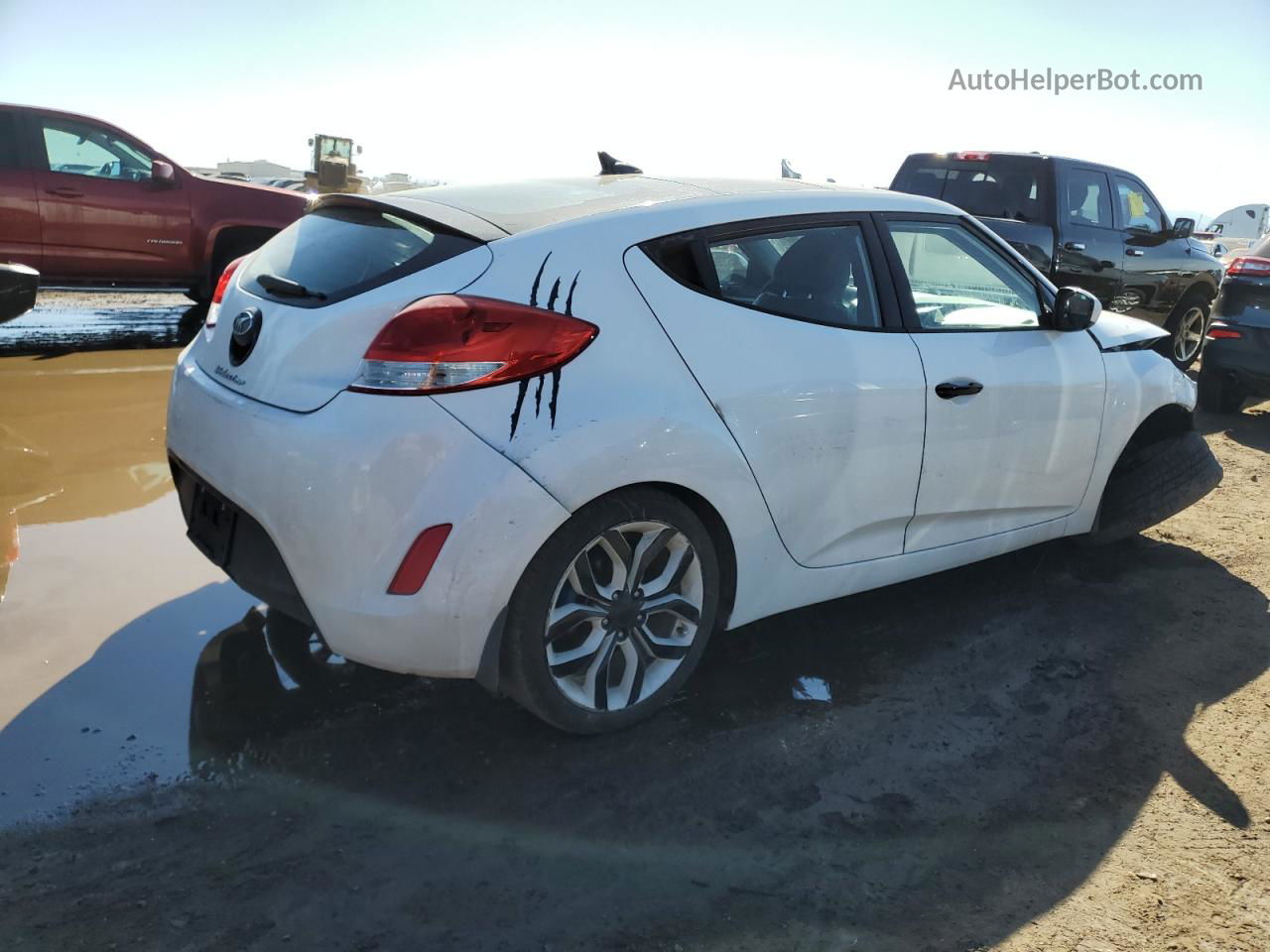 2013 Hyundai Veloster  White vin: KMHTC6AD3DU147559