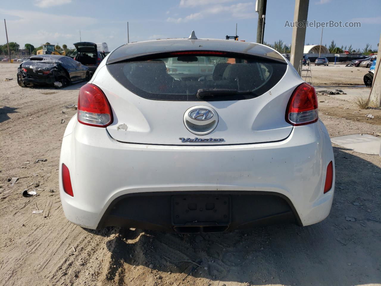 2013 Hyundai Veloster  White vin: KMHTC6AD4DU162345