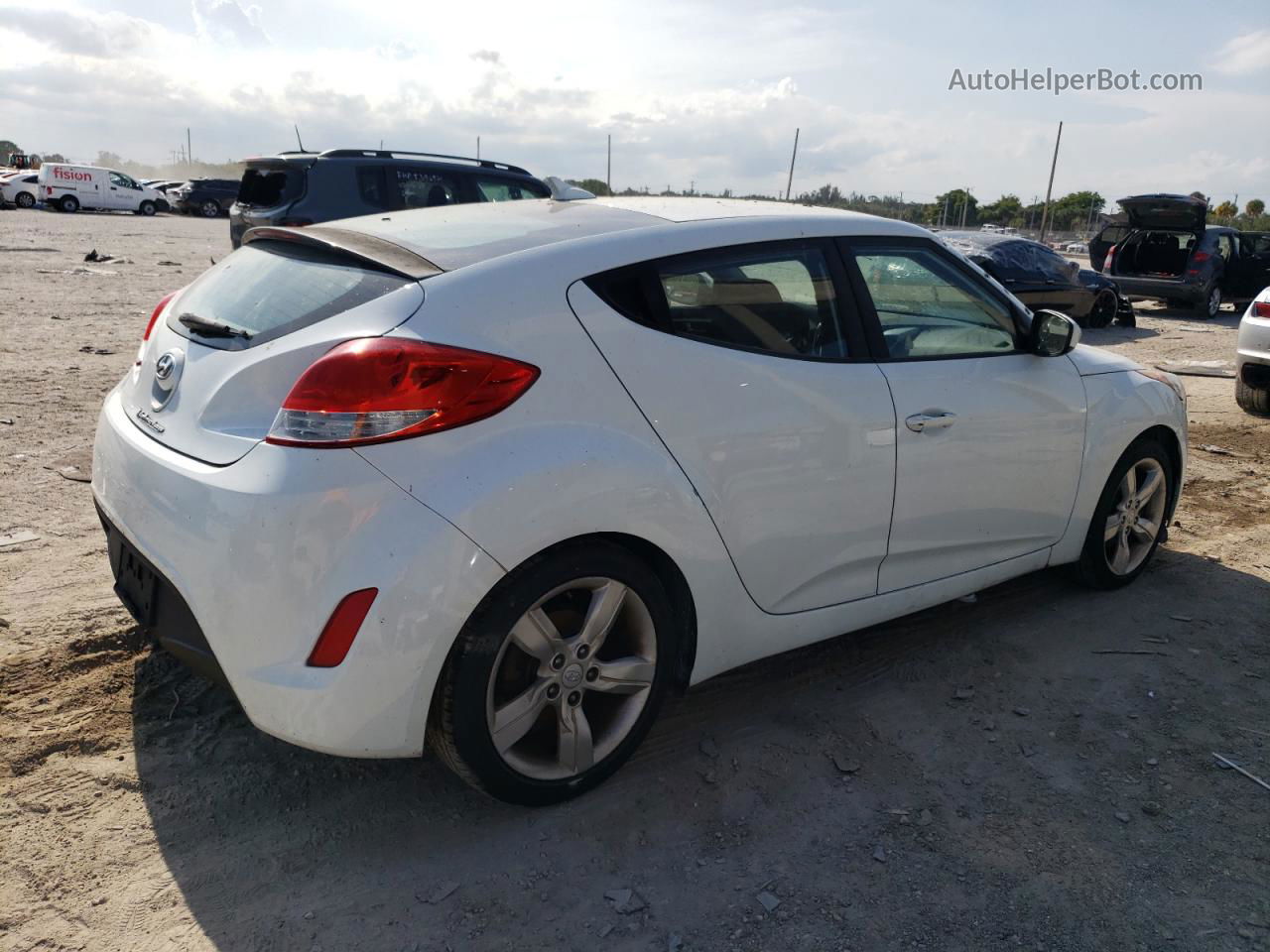 2013 Hyundai Veloster  White vin: KMHTC6AD4DU162345