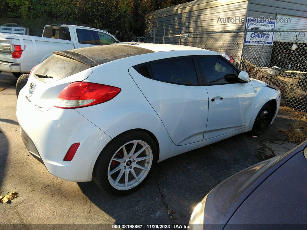 2013 Hyundai Veloster Base W/gray White vin: KMHTC6AD5DU143710