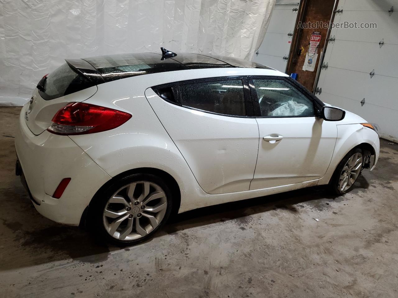 2013 Hyundai Veloster  White vin: KMHTC6AD6DU092198