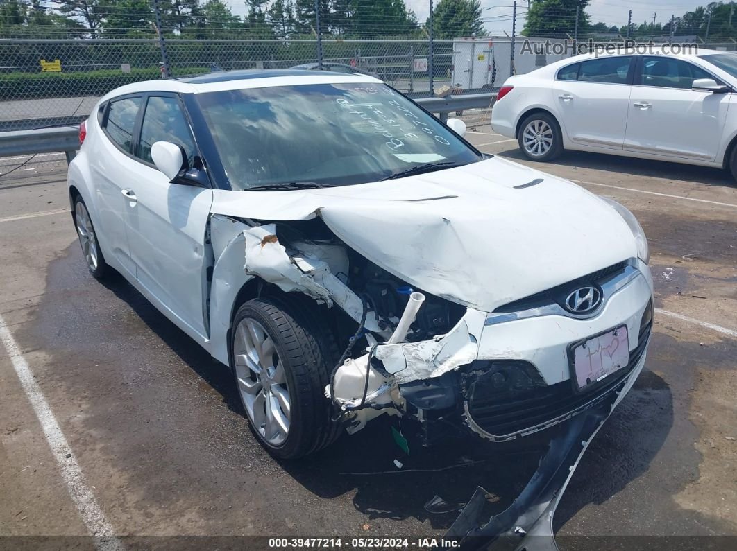 2013 Hyundai Veloster Base W/gray White vin: KMHTC6AD7DU097202