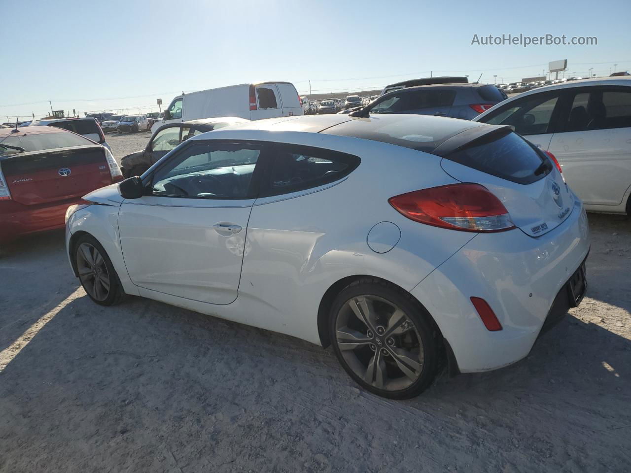 2013 Hyundai Veloster  White vin: KMHTC6AD7DU141666