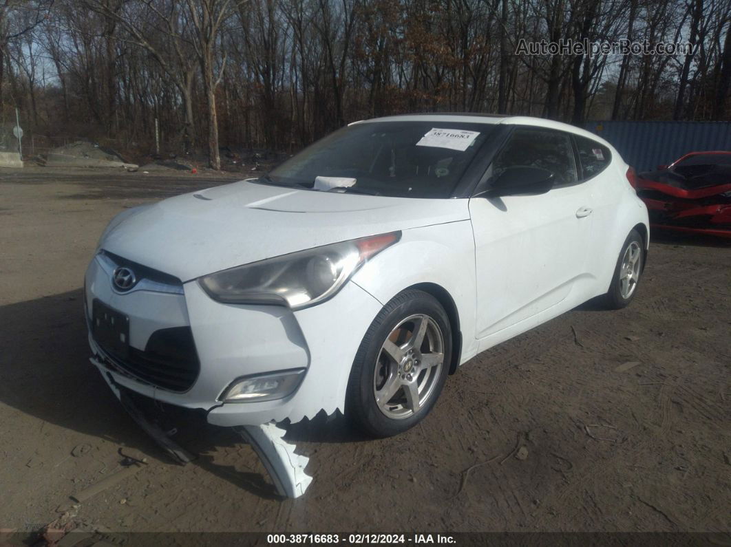 2013 Hyundai Veloster Base W/black White vin: KMHTC6AD7DU147337