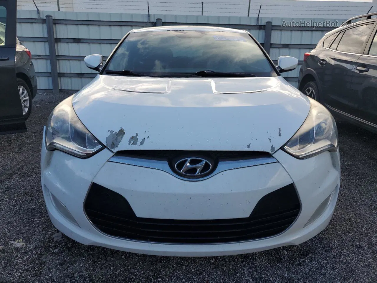 2013 Hyundai Veloster  White vin: KMHTC6AD9DU131379