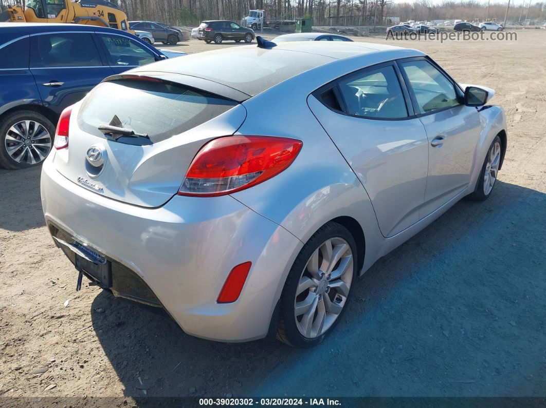 2013 Hyundai Veloster Base W/black Silver vin: KMHTC6AD9DU164902