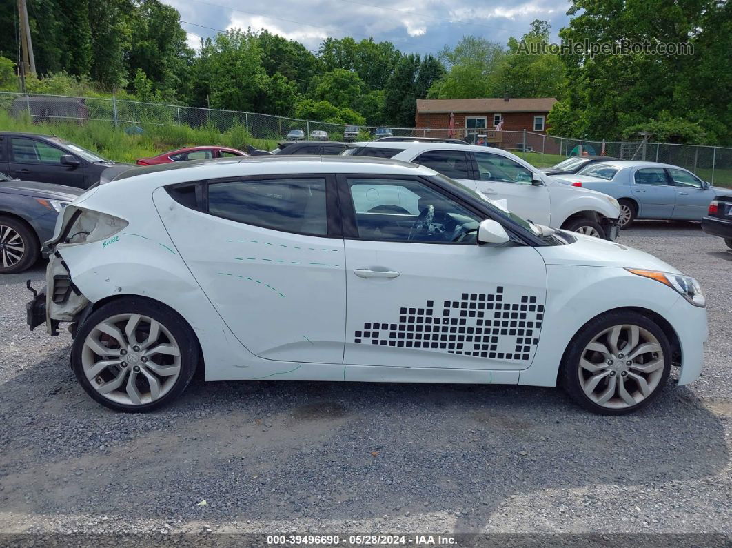 2013 Hyundai Veloster Base W/gray White vin: KMHTC6ADXDU138874