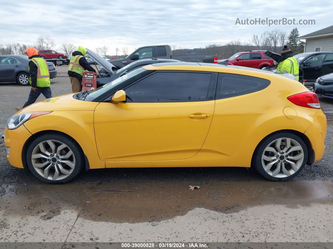 2013 Hyundai Veloster Base W/black Yellow vin: KMHTC6ADXDU173091