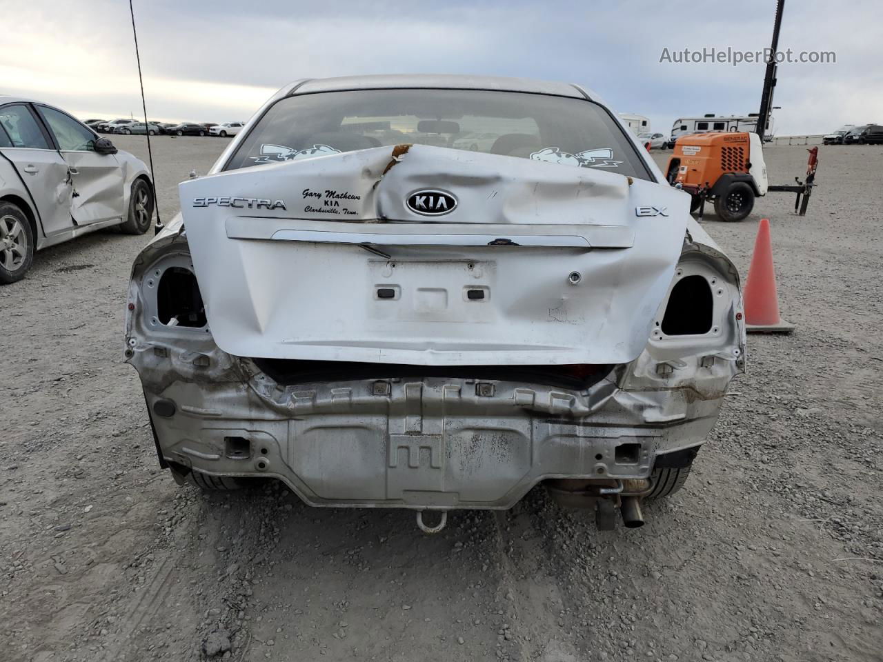 2009 Kia Spectra Ex Silver vin: KNAFE221195626490