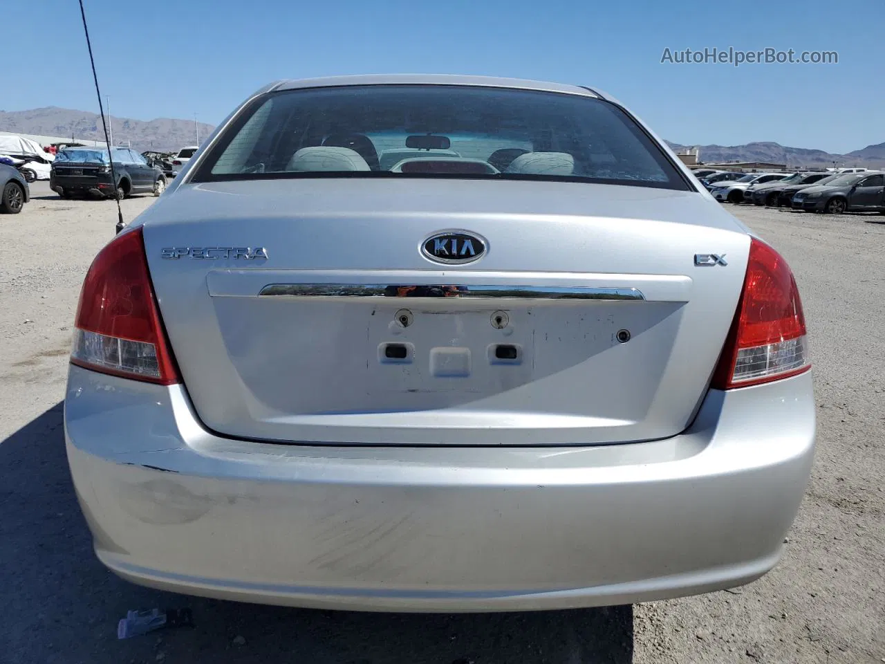 2009 Kia Spectra Ex Silver vin: KNAFE221295647994