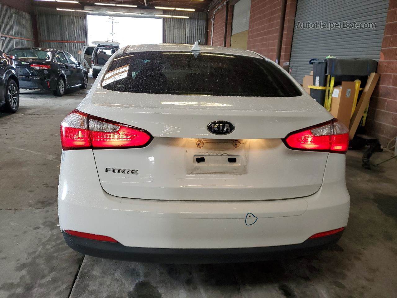 2016 Kia Forte Lx White vin: KNAFK4A62G5612810