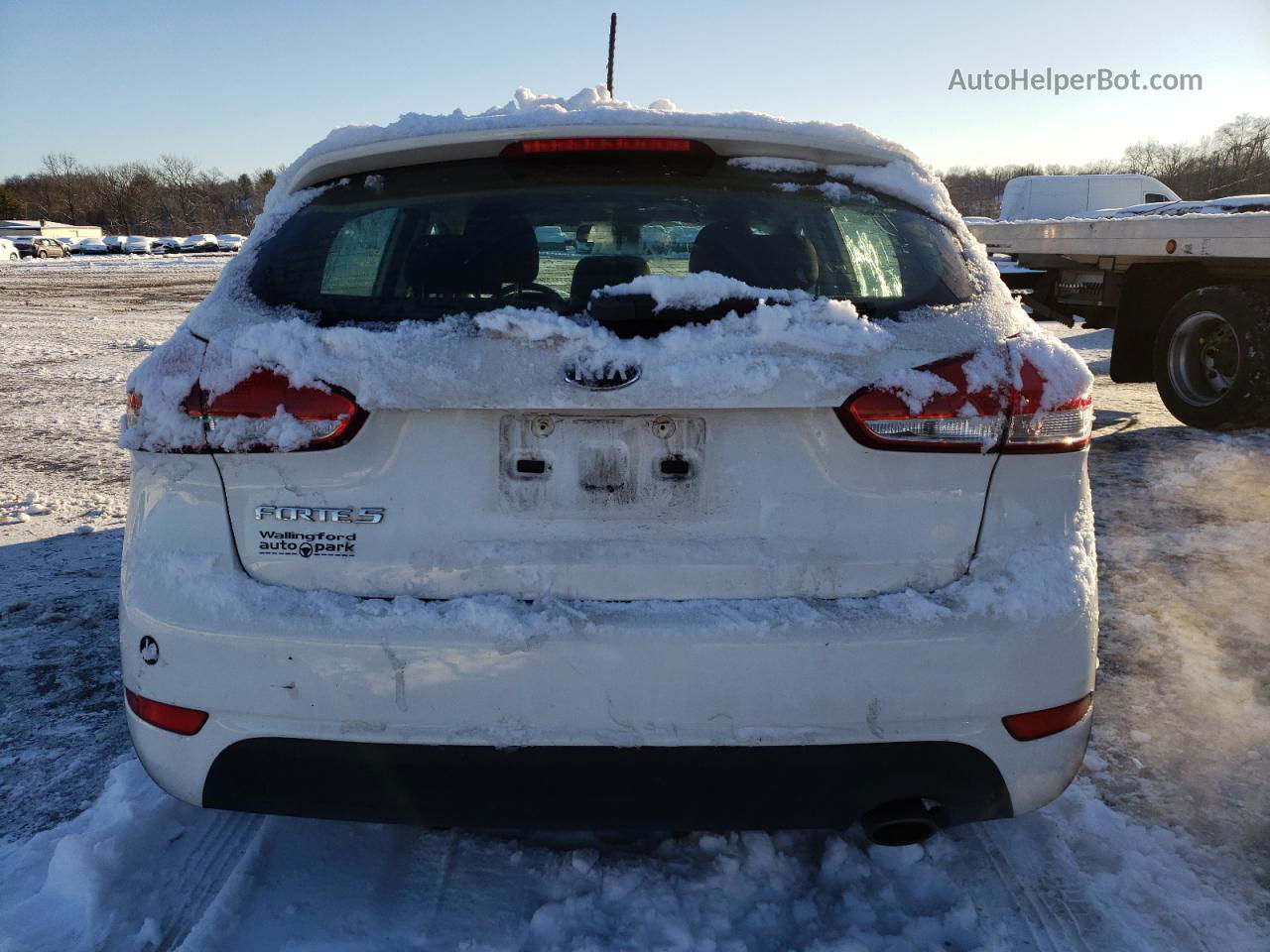 2017 Kia Forte Lx White vin: KNAFK5A89H5677856