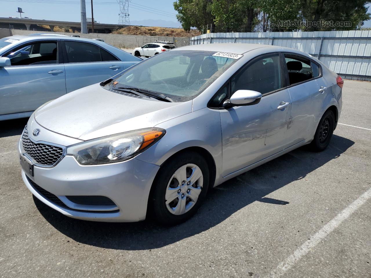 2016 Kia Forte Lx Серебряный vin: KNAFX4A69G5515895