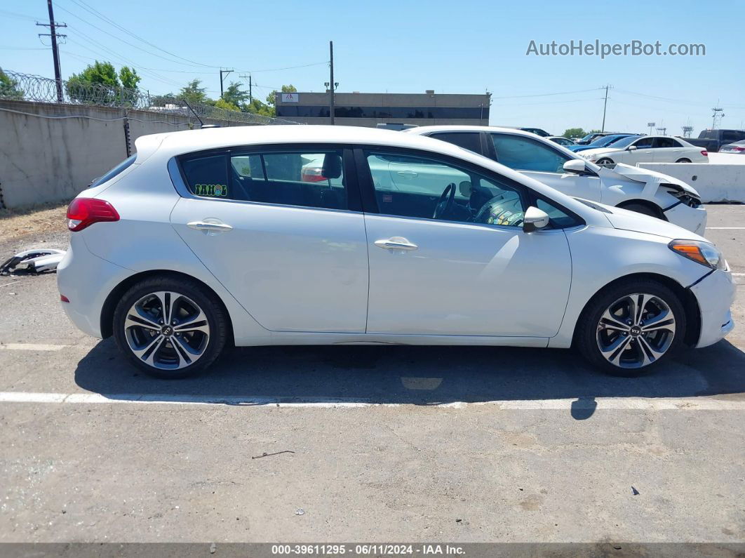 2016 Kia Forte Ex White vin: KNAFX5A80G5601250