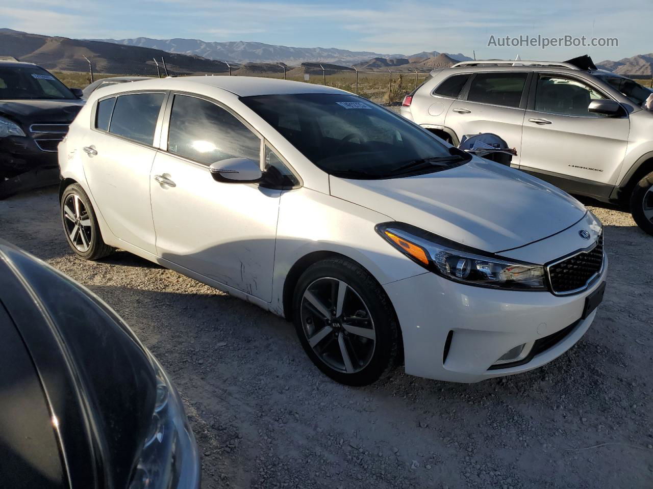 2017 Kia Forte Ex Белый vin: KNAFX5A85H5673790