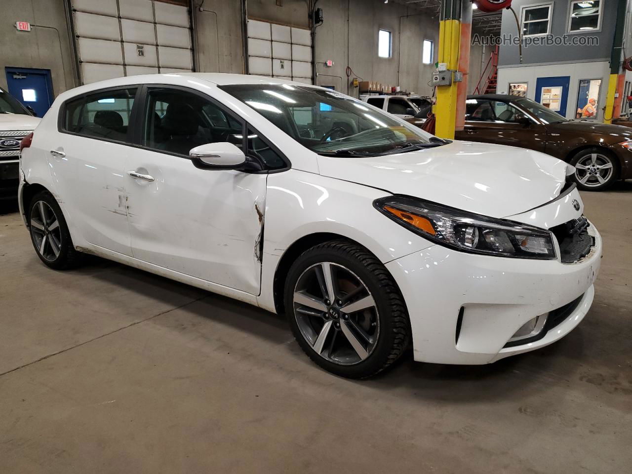 2017 Kia Forte Ex White vin: KNAFX5A88H5675601