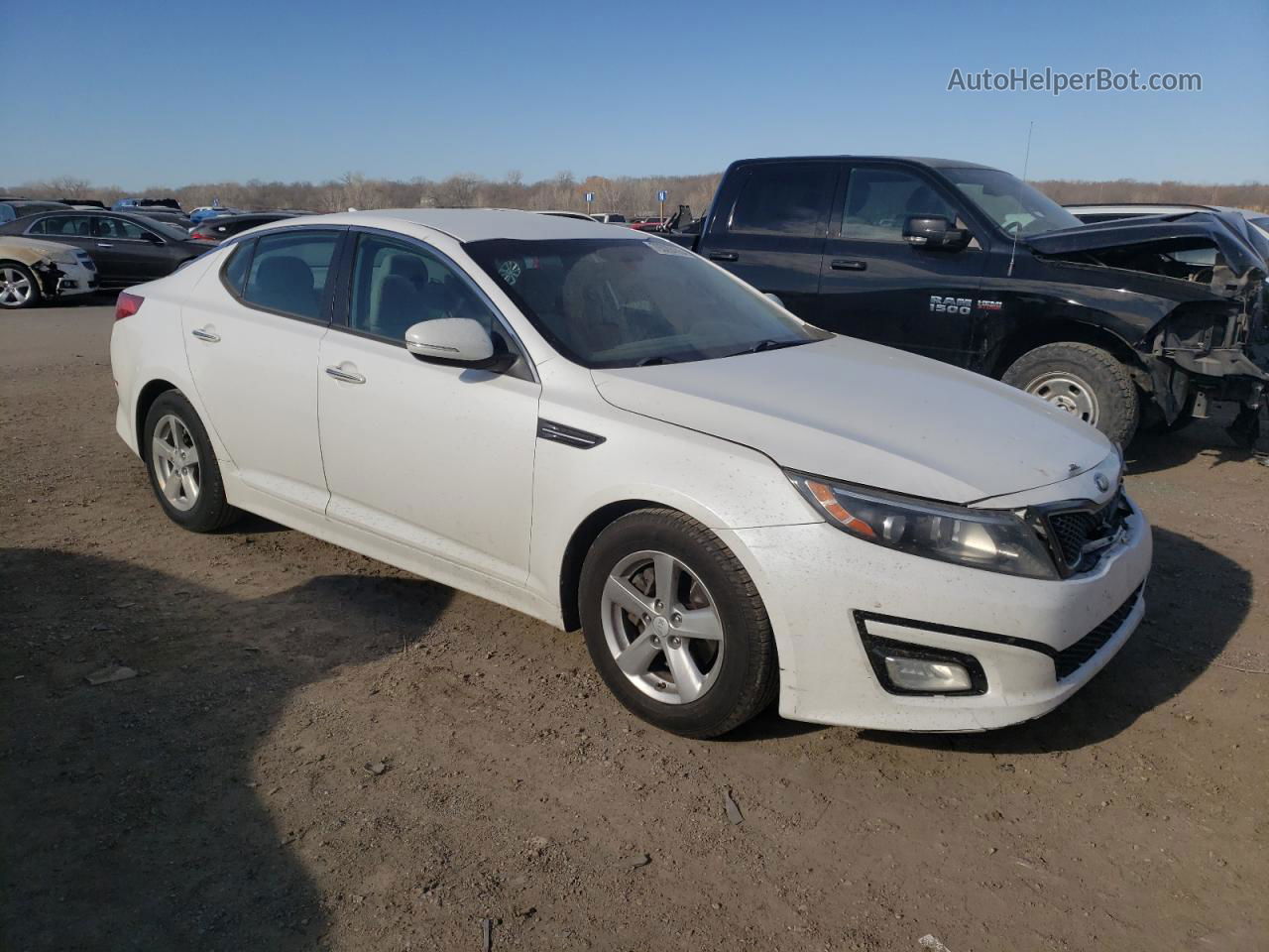 2015 Kia Optima Lx Белый vin: KNAGM4A78F5574845