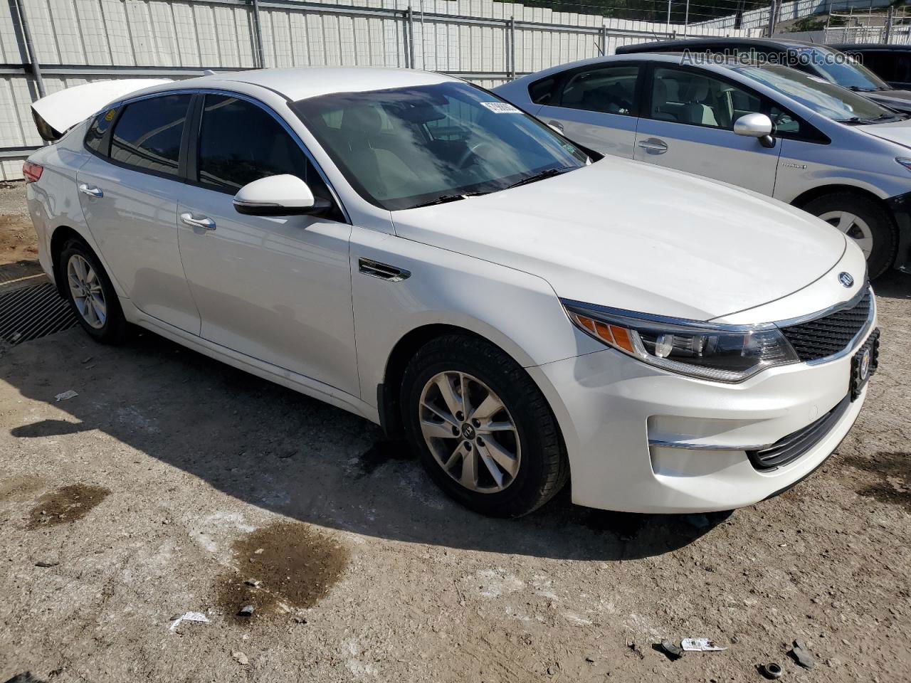 2017 Kia Optima Lx Белый vin: KNAGT4L30H5153279