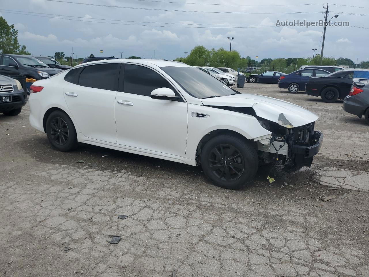 2018 Kia Optima Lx White vin: KNAGT4L32J5205954