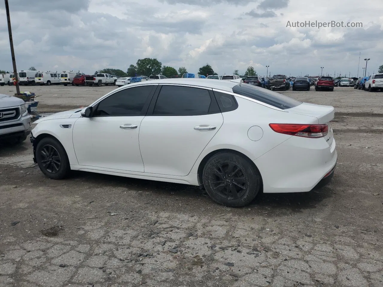 2018 Kia Optima Lx White vin: KNAGT4L32J5205954