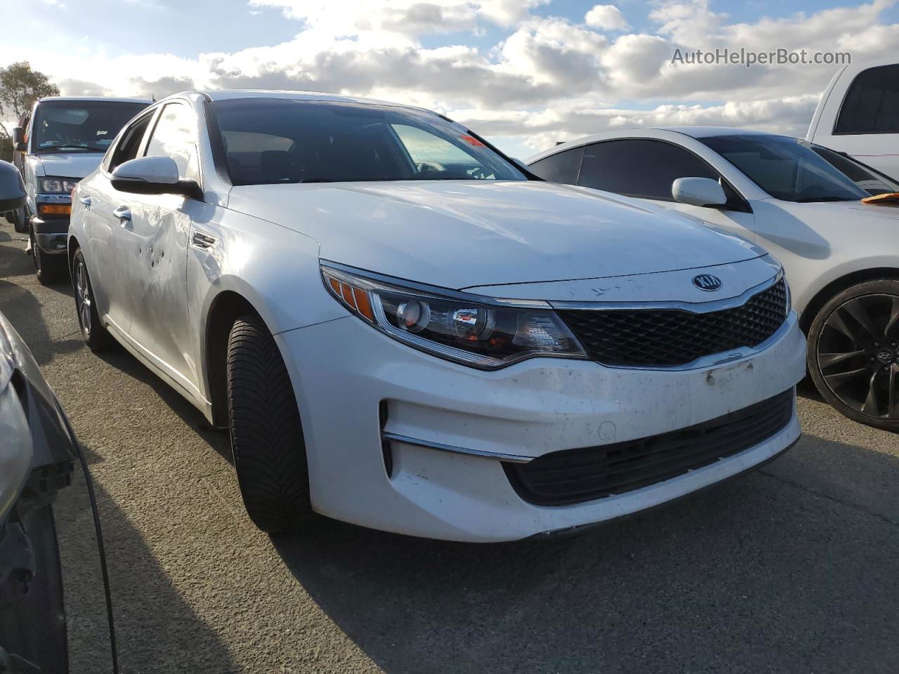 2018 Kia Optima Lx White vin: KNAGT4L33J5202562