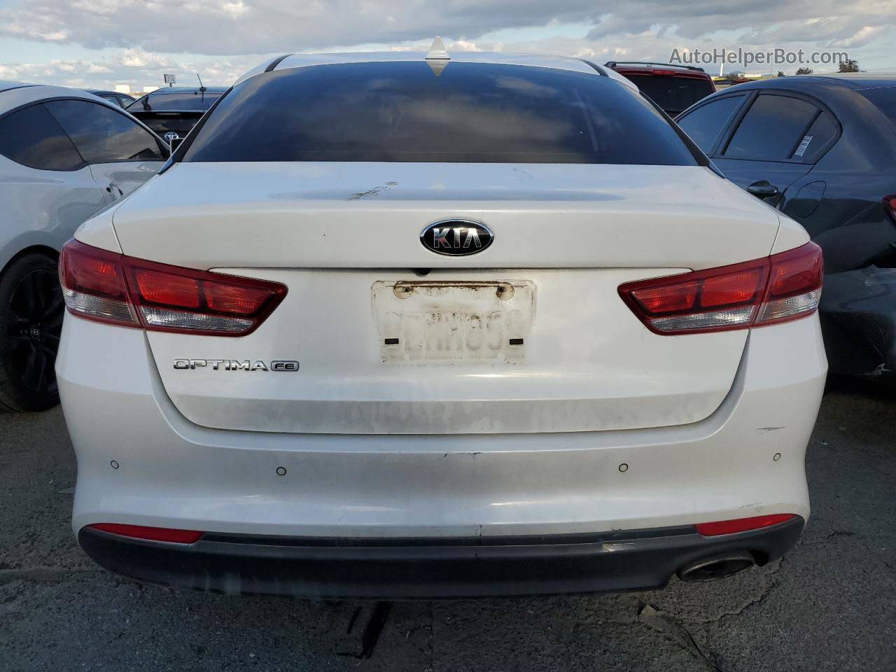 2018 Kia Optima Lx White vin: KNAGT4L33J5202562