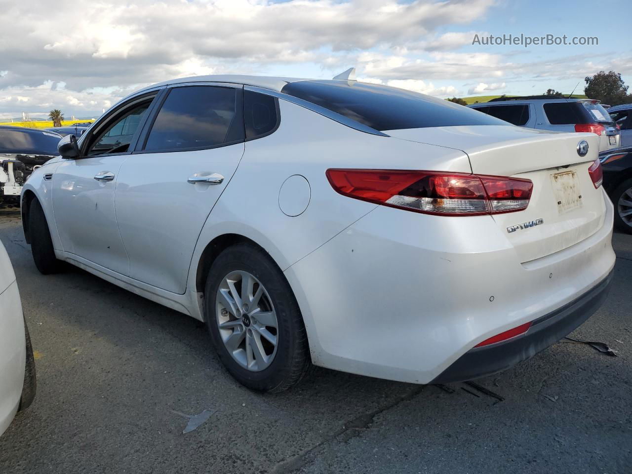 2018 Kia Optima Lx White vin: KNAGT4L33J5202562