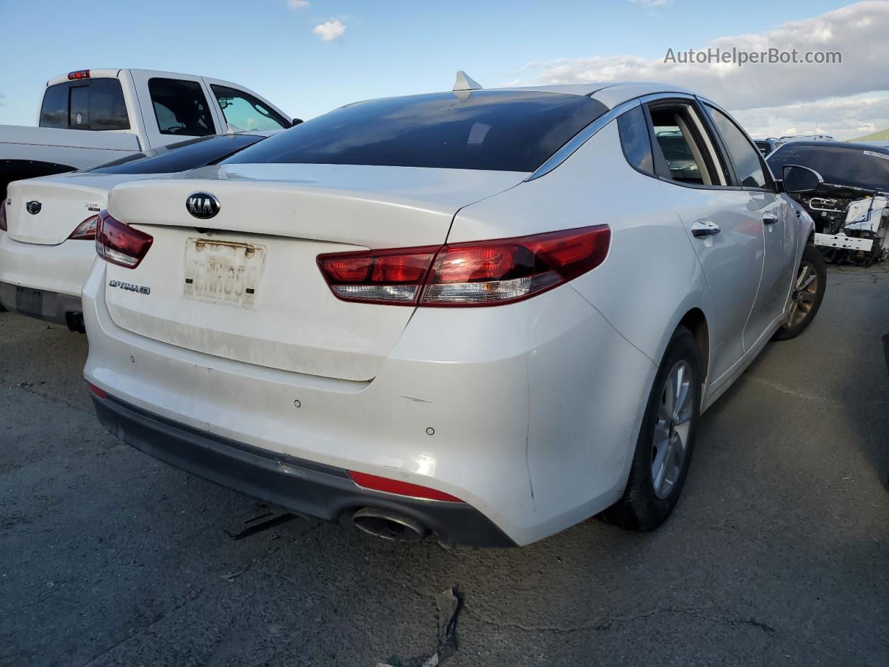 2018 Kia Optima Lx White vin: KNAGT4L33J5202562