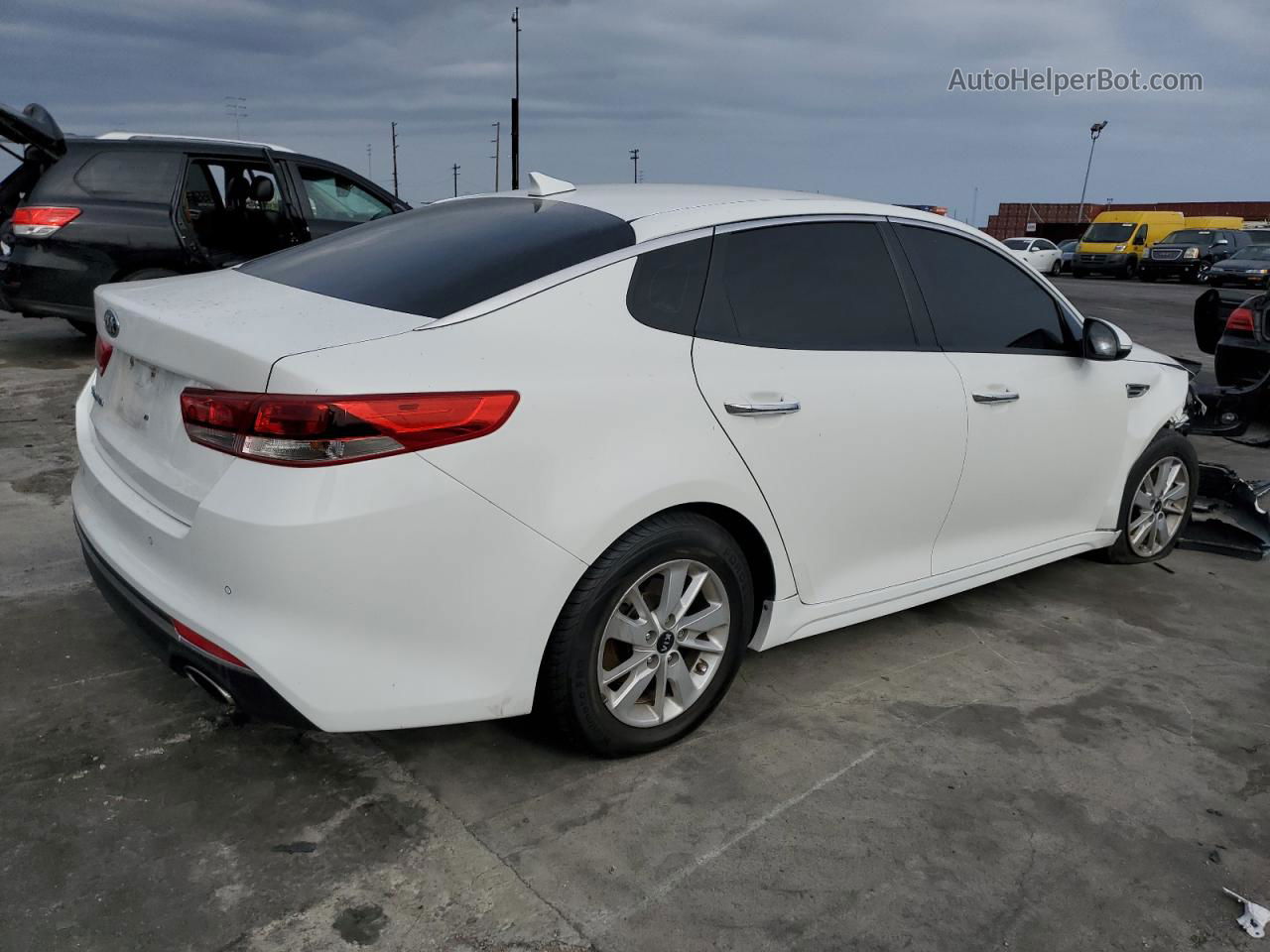 2018 Kia Optima Lx Белый vin: KNAGT4L33J5216106