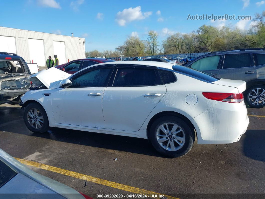 2017 Kia Optima Lx Белый vin: KNAGT4L35H5179148