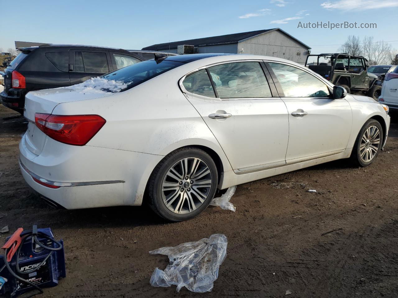 2016 Kia Cadenza Luxury White vin: KNALN4D70G5206166