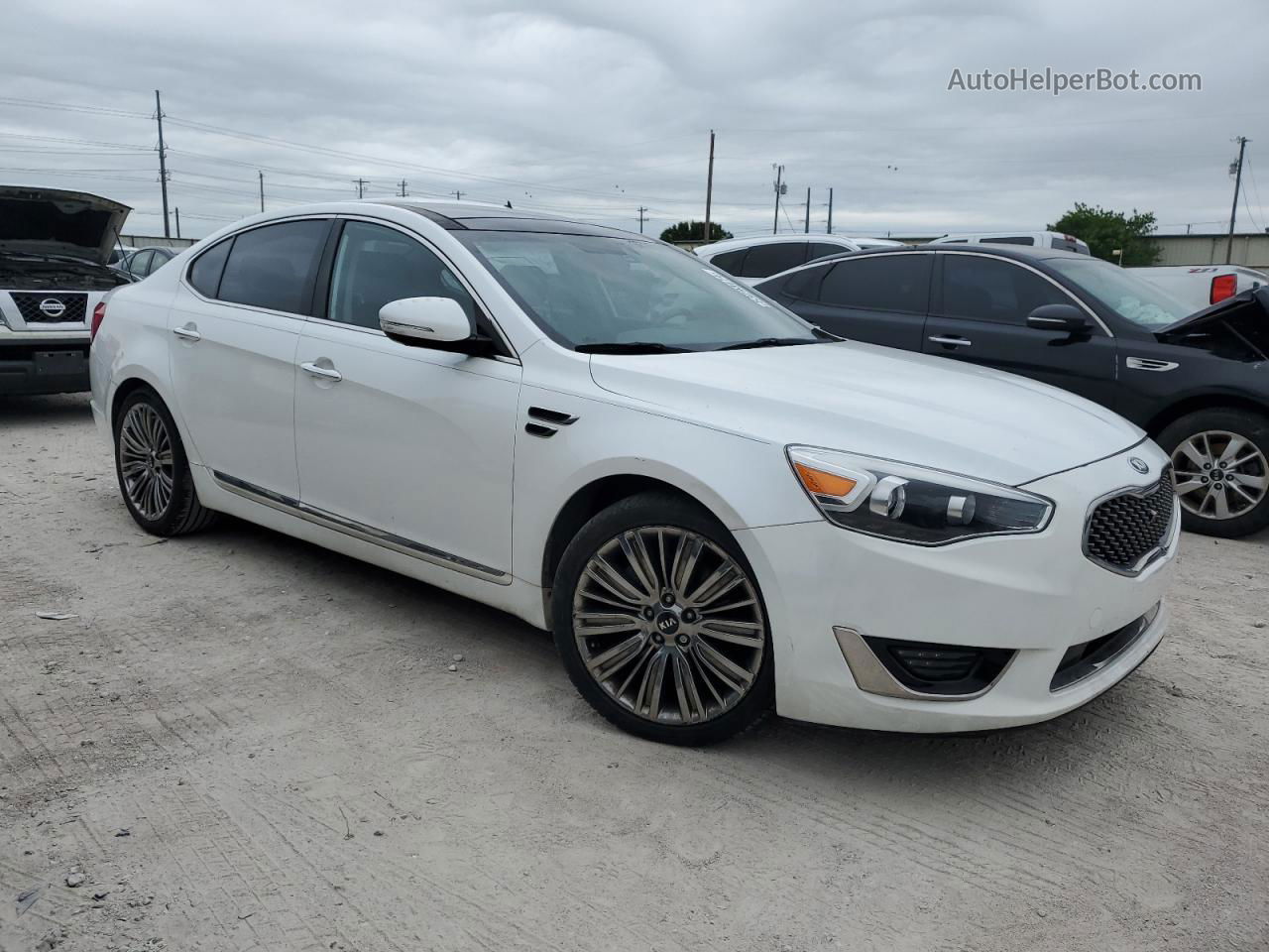 2016 Kia Cadenza Luxury White vin: KNALN4D70G5214302